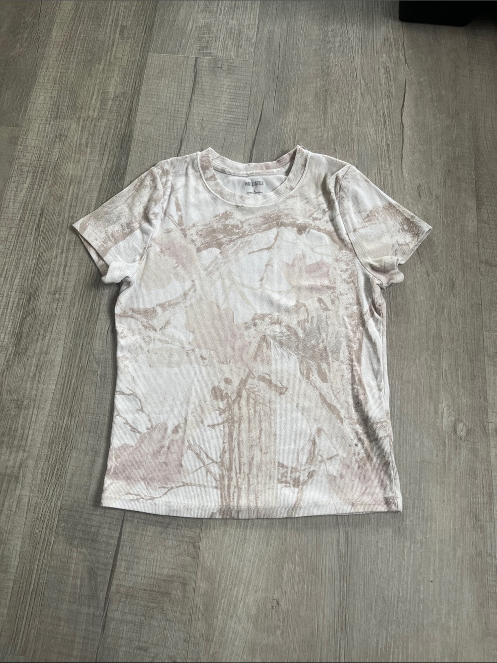 ✨Hollister fitted tee✨